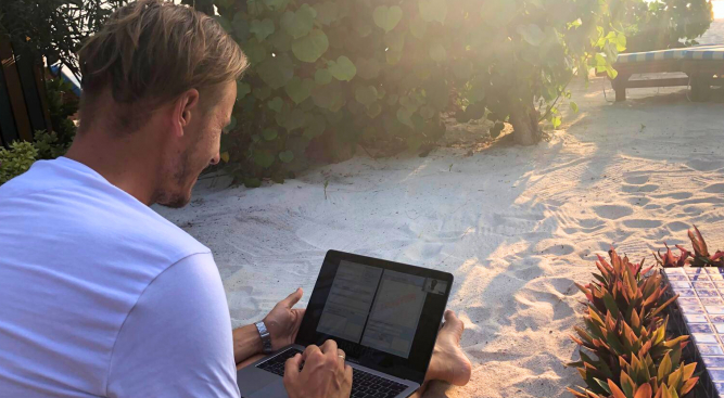 So geht Praxisführung von überall - ohne selbst vor Ort zu sein - WEBINAR